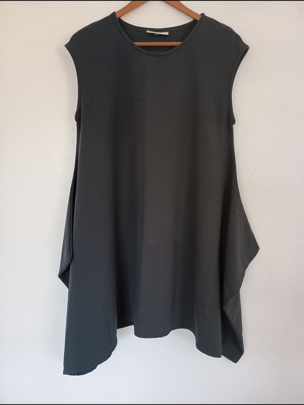 bryn Walker Tunic Top Lagenlook Charcoal gray Sleeveless Stretch Round Neck M